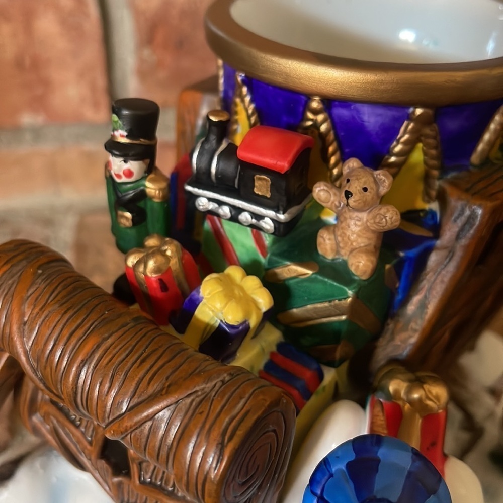 PartyLite Holiday Sleigh Aroma Melts Warmer - Picture 2 of 9